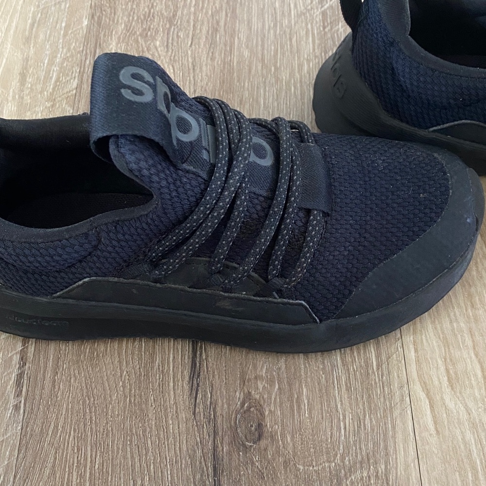 Kids Adidas shoes - Picture 3 of 7